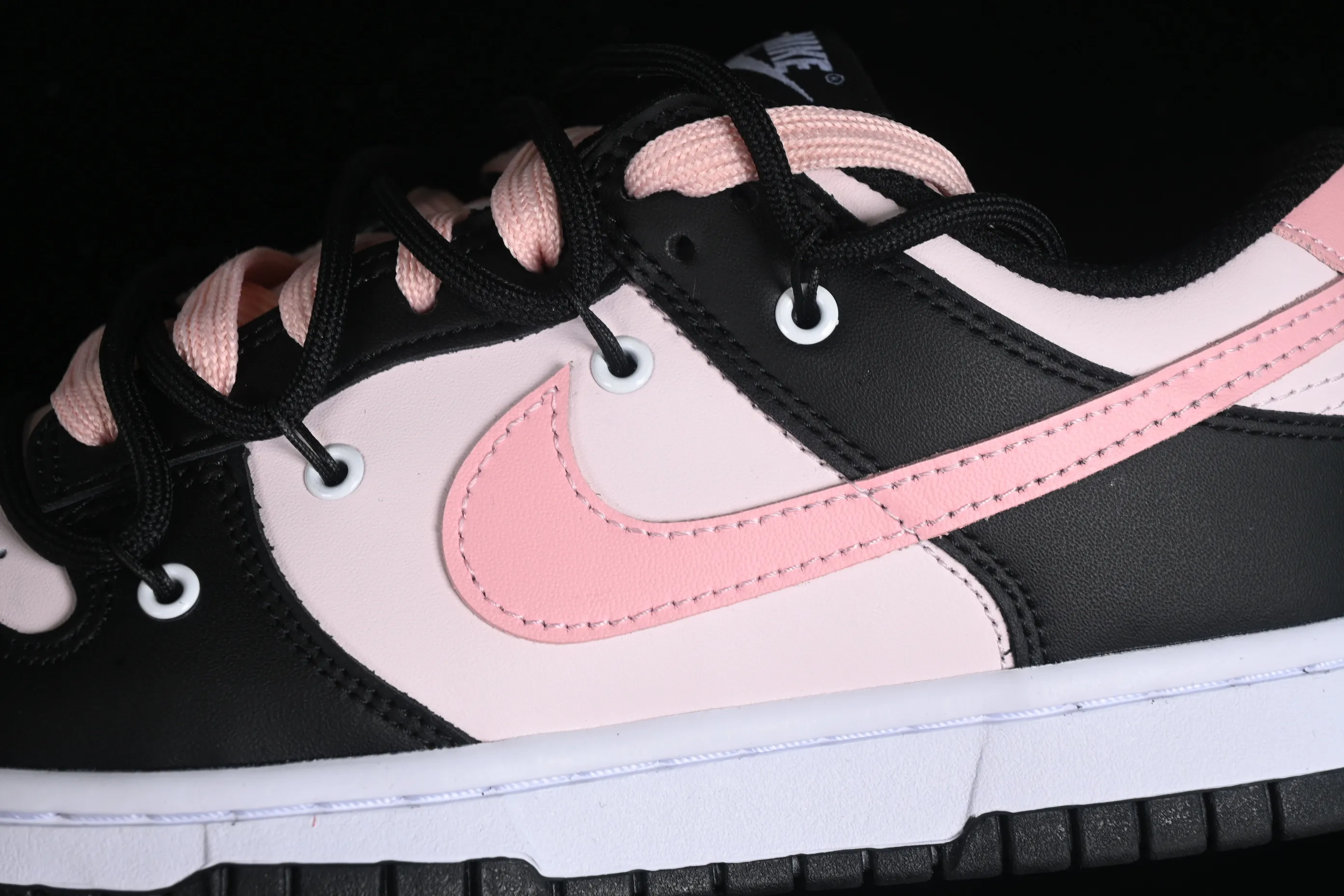 All Categories Nk SB Dunk Series Nk SB Dunk Low Low-top Sneakers Nk Dunk Low Tokyo Raspberry Black Pink Customized Deconstructed Strap Casual Sneakers CW1590-100